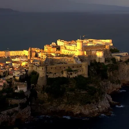 Castello Aragonese *