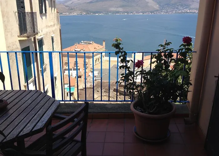 Castello Aragonese Bed and Breakfast Γκαέτα