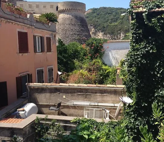 Castello Aragonese *