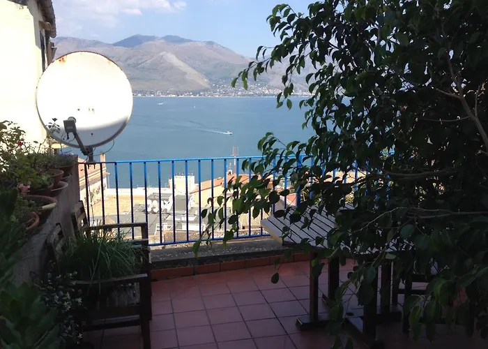 Castello Aragonese Bed and Breakfast *