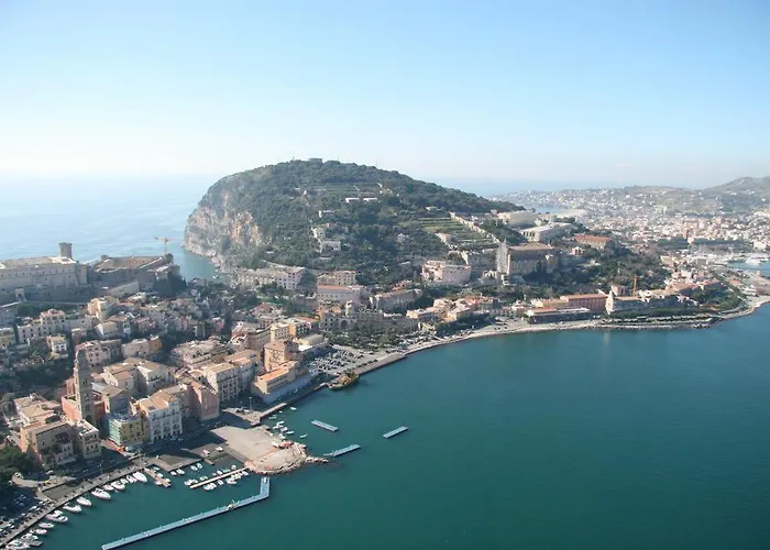 Castello Aragonese Bed and Breakfast Γκαέτα