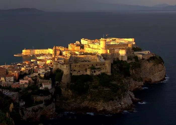 Castello Aragonese *