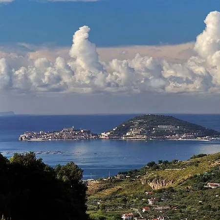 Castello Aragonese *