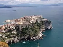 Castello Aragonese Bed & Breakfast *
