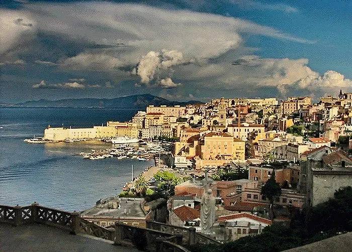 Castello Aragonese 住宿加早餐酒店 *